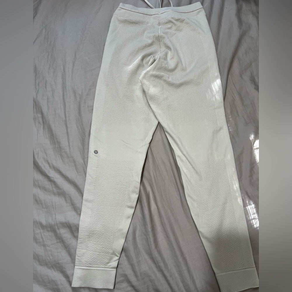 Lululemon Engineered Warmth Jogger - Small - Off White